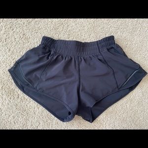 Lululemon Hotty Hot Low-Rise Lined Short 2.5”